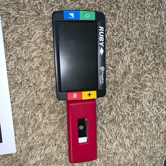 Ruby Handheld Video Magnifier - Picture 3 of 11